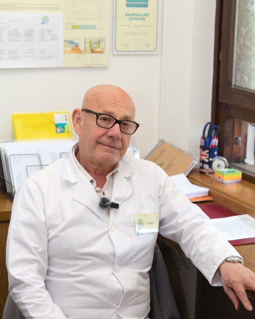 Na sliki je ena oseba